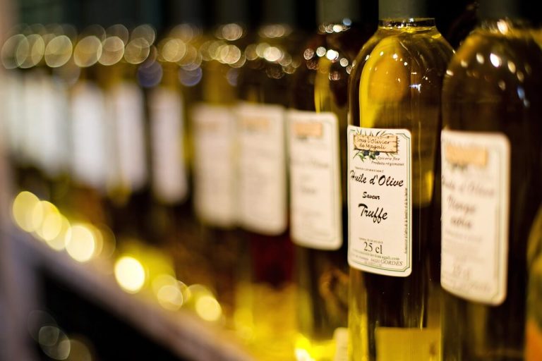 Olive Oil vs Peanut Oil: Which One is Better?